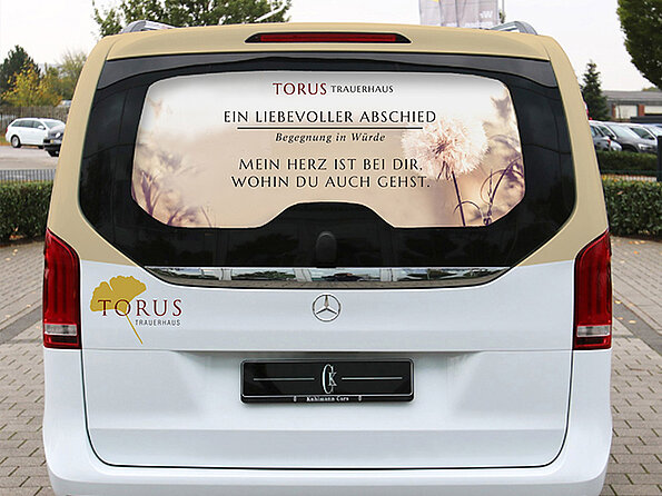 Fahrzeugfolierung für Bestattungsunternehmen Torus im Corporate Design