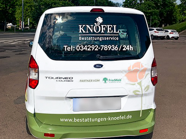 Fahrzeugfolierung für Bestattungsunternehmen Knöfel auf Bus im Corporate Design