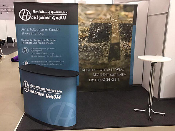 Messestand-Design für Überführungsunternehmen Hentschel